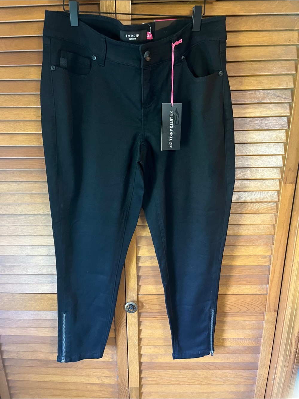 Torrid Black Zip-Trim Stiletto Ankle Jeans NWT Size 14